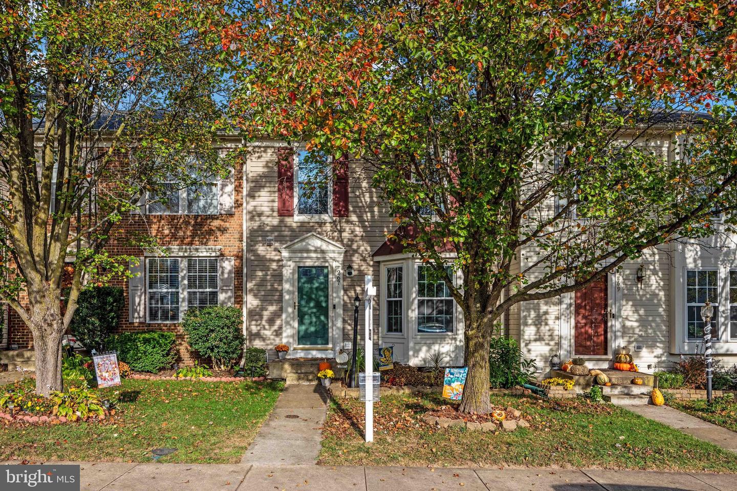 267 SHIRLEY SQUARE SE