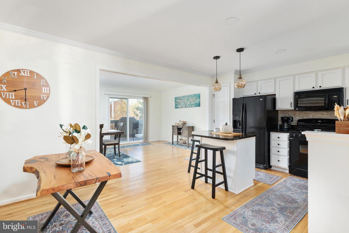 267 SHIRLEY SQUARE SE