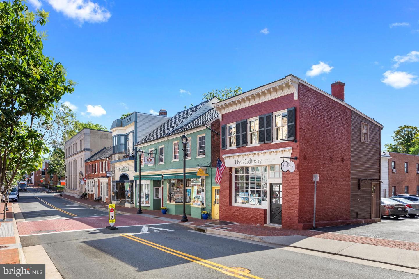 267 SHIRLEY SQUARE SE