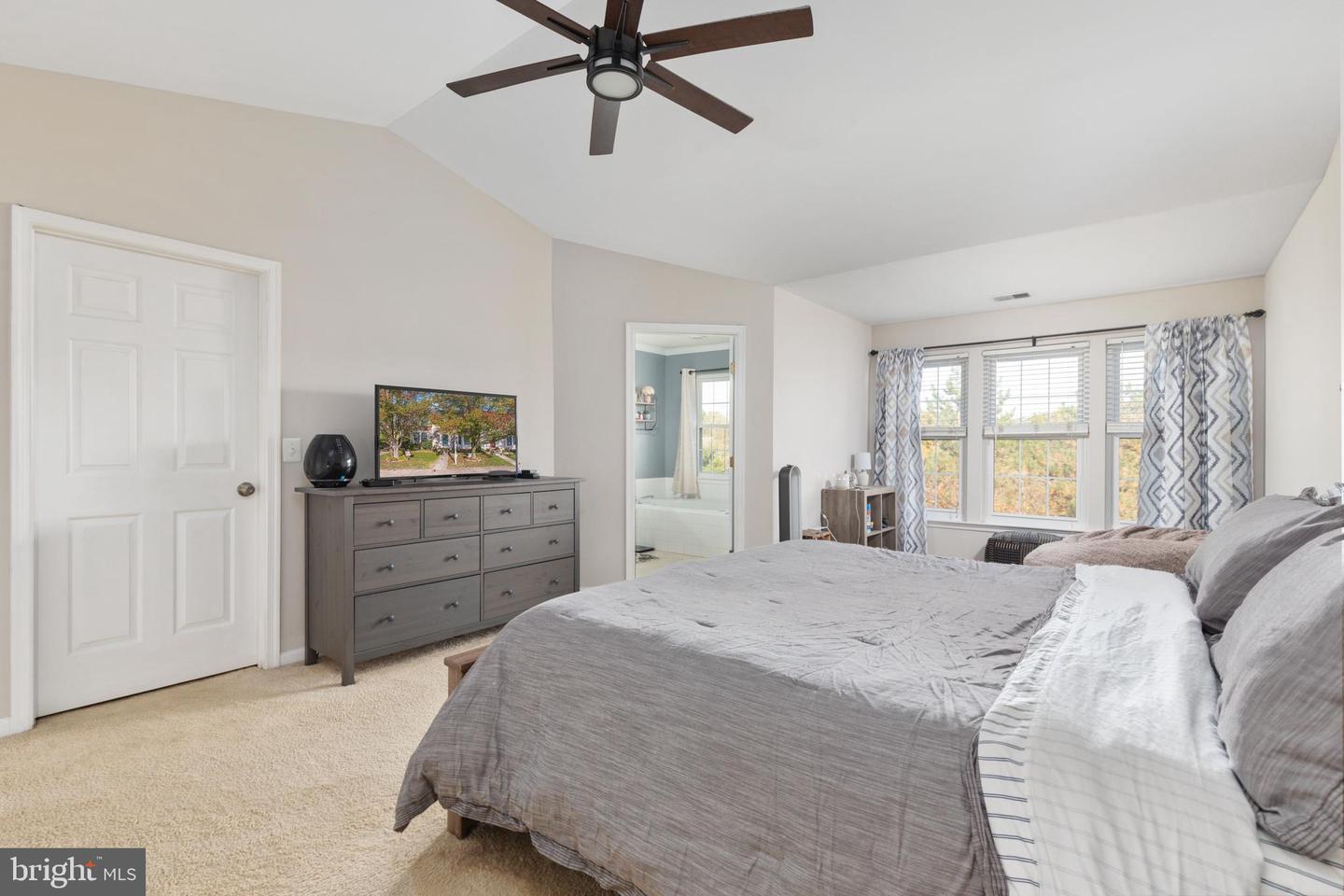 267 SHIRLEY SQUARE SE