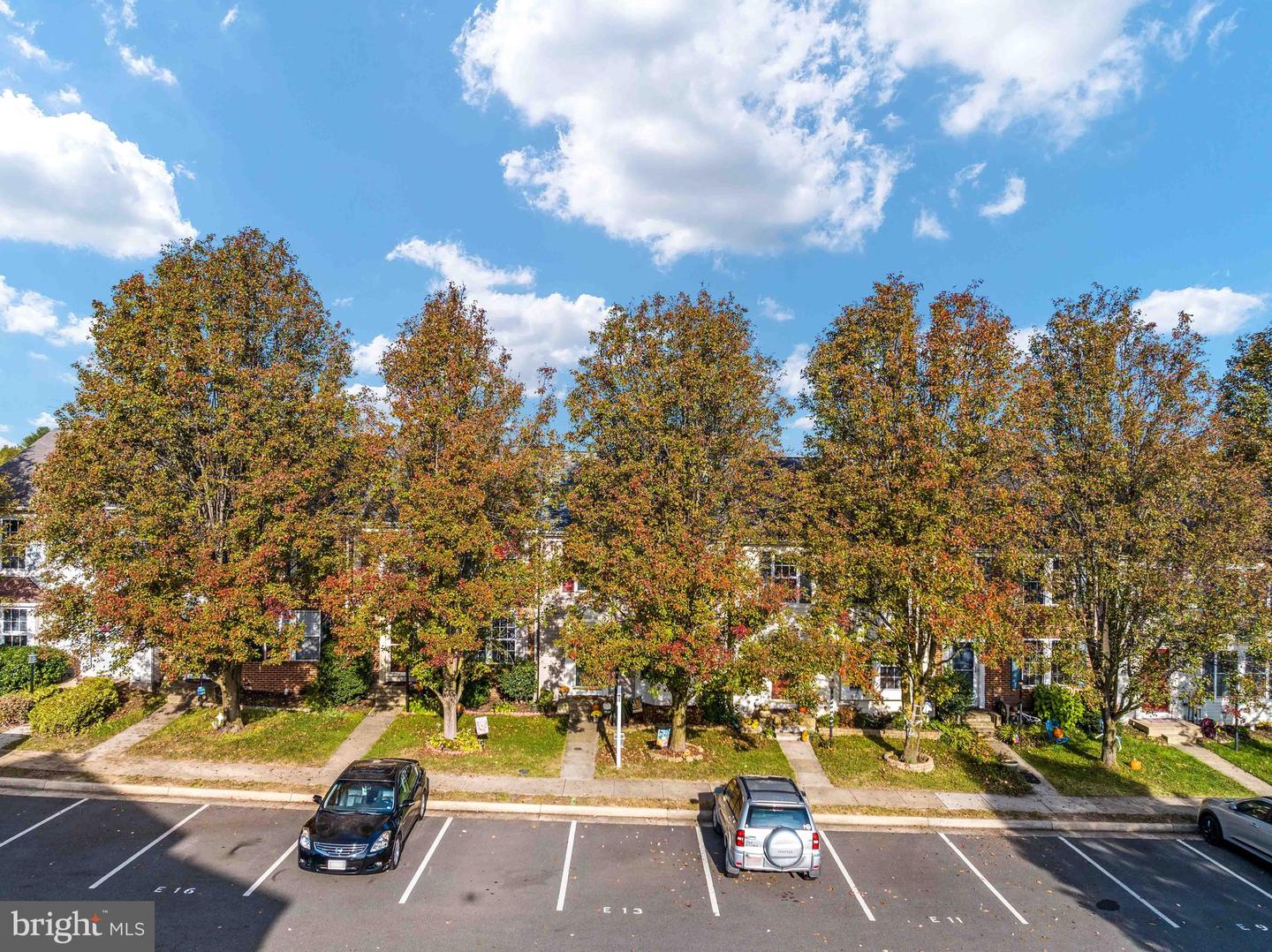 267 SHIRLEY SQUARE SE