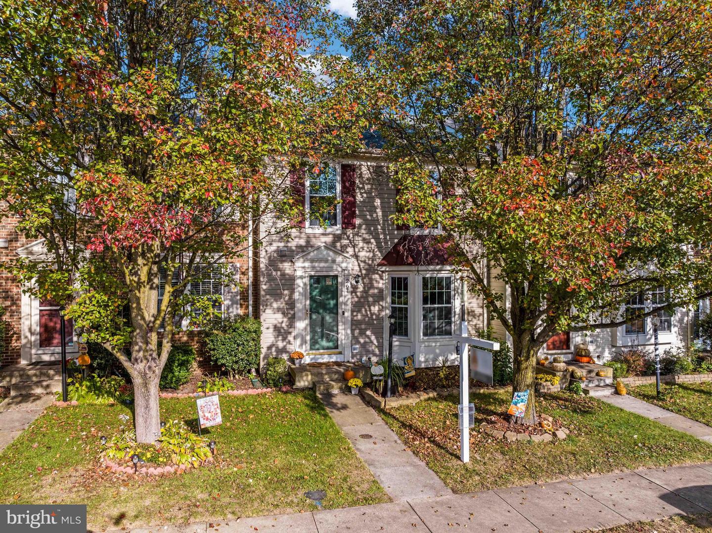 267 SHIRLEY SQUARE SE