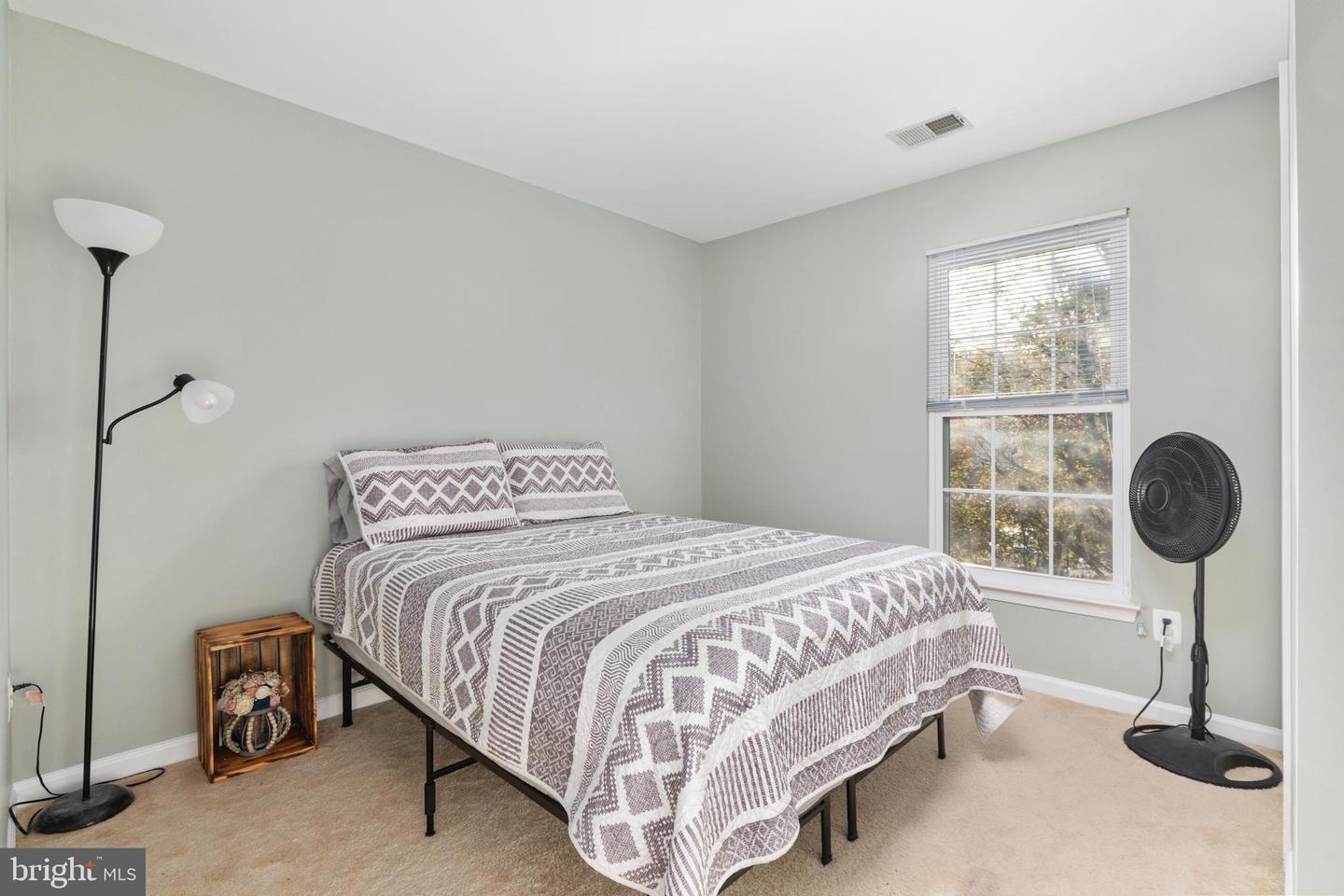 267 SHIRLEY SQUARE SE