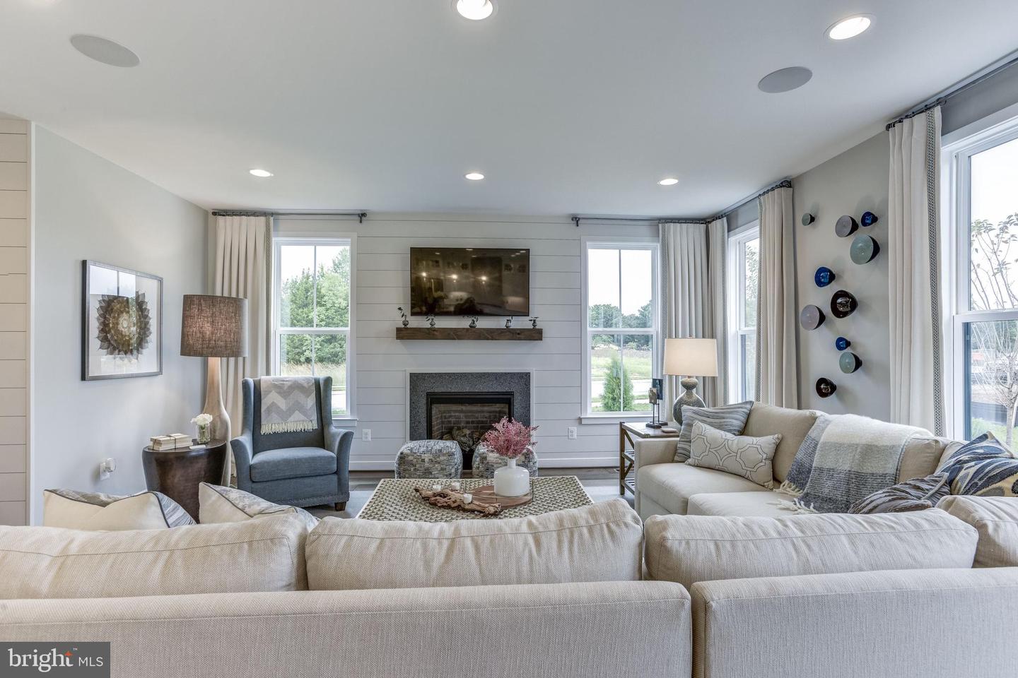 24025 LITTLELEAF COURT
