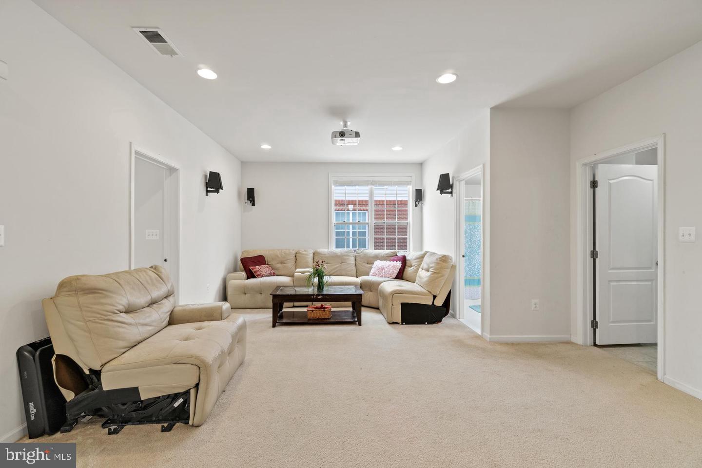 43223 MITCHAM SQUARE