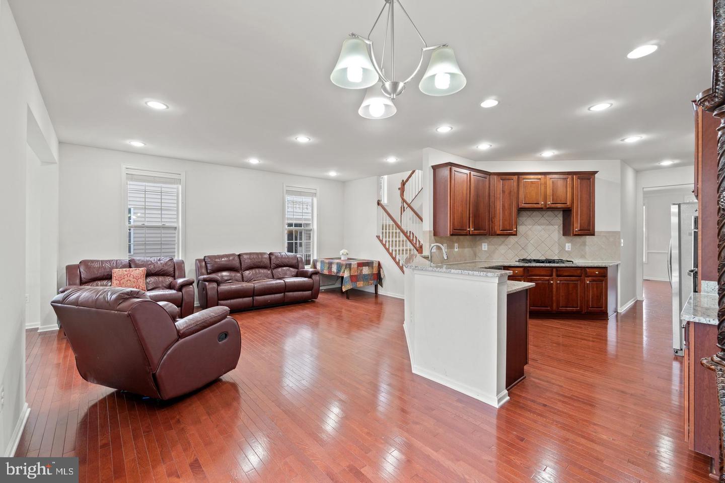 43223 MITCHAM SQUARE