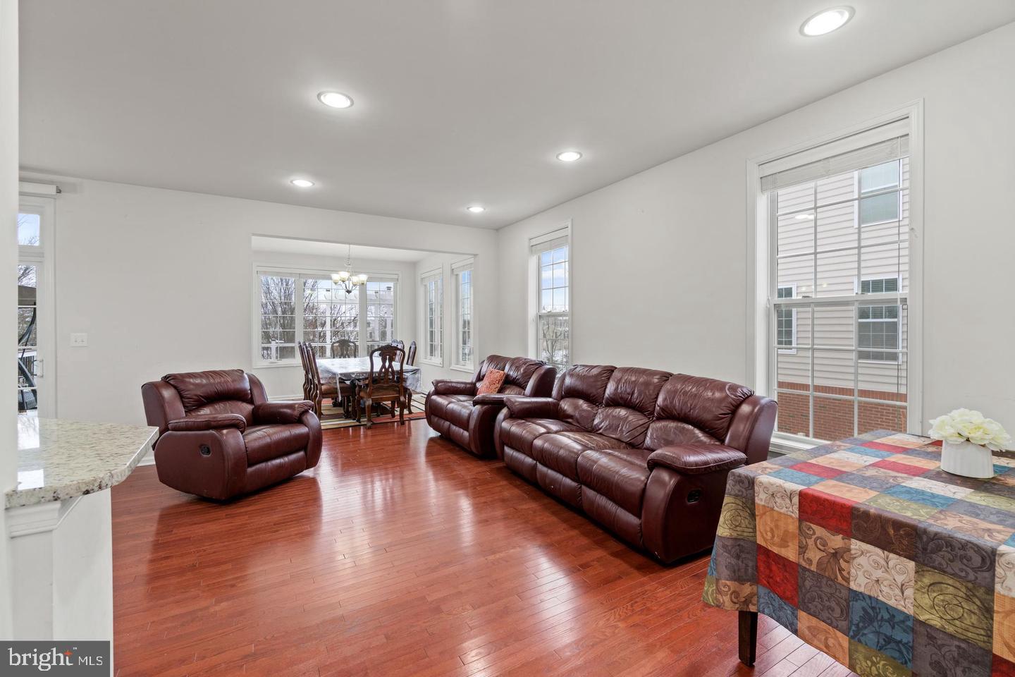 43223 MITCHAM SQUARE