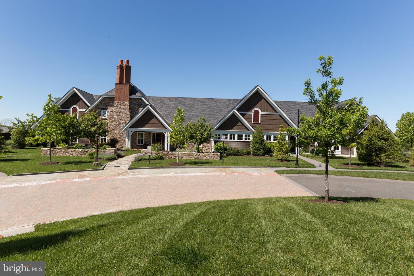 24274 SHINYLEAF COURT
