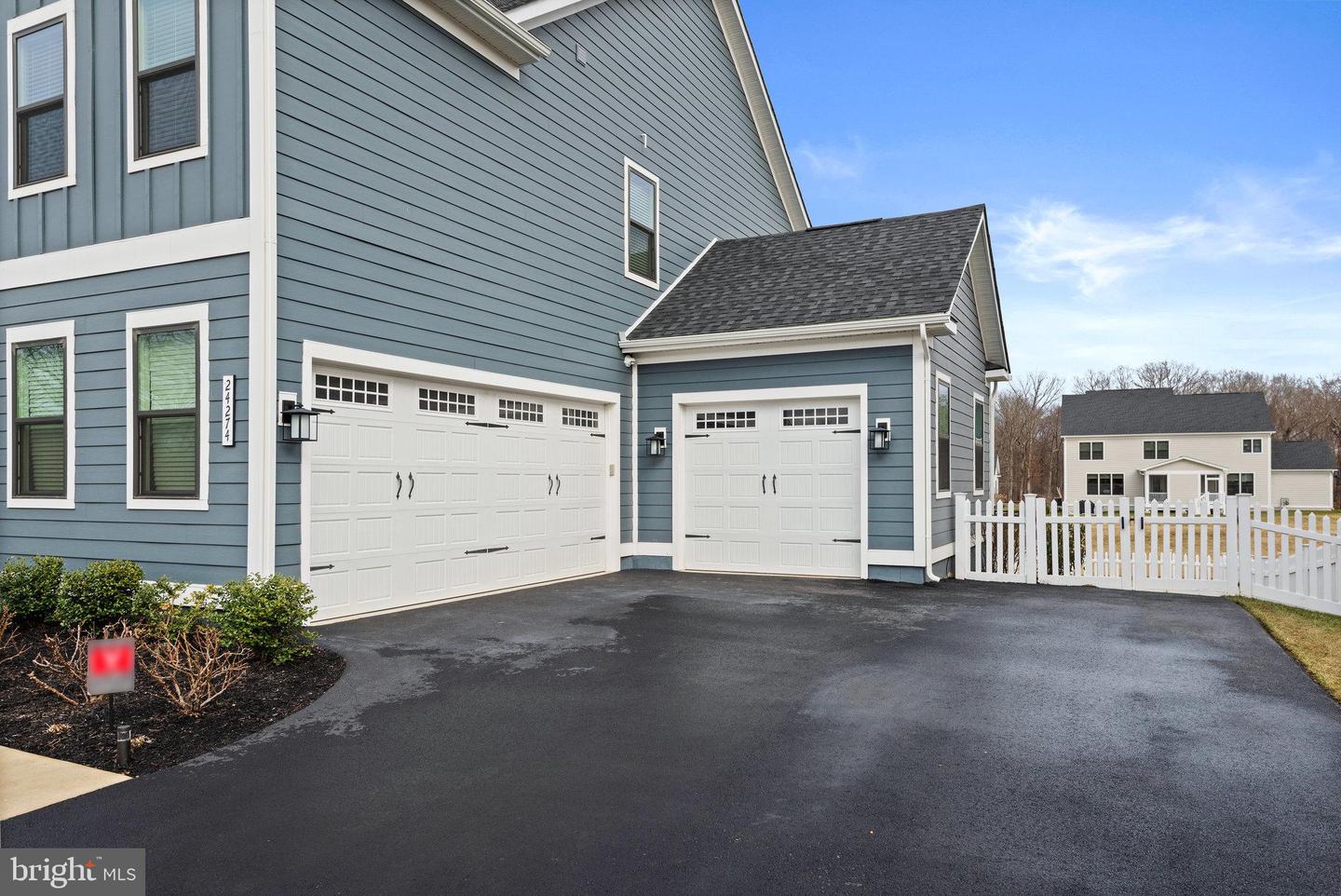 24274 SHINYLEAF COURT