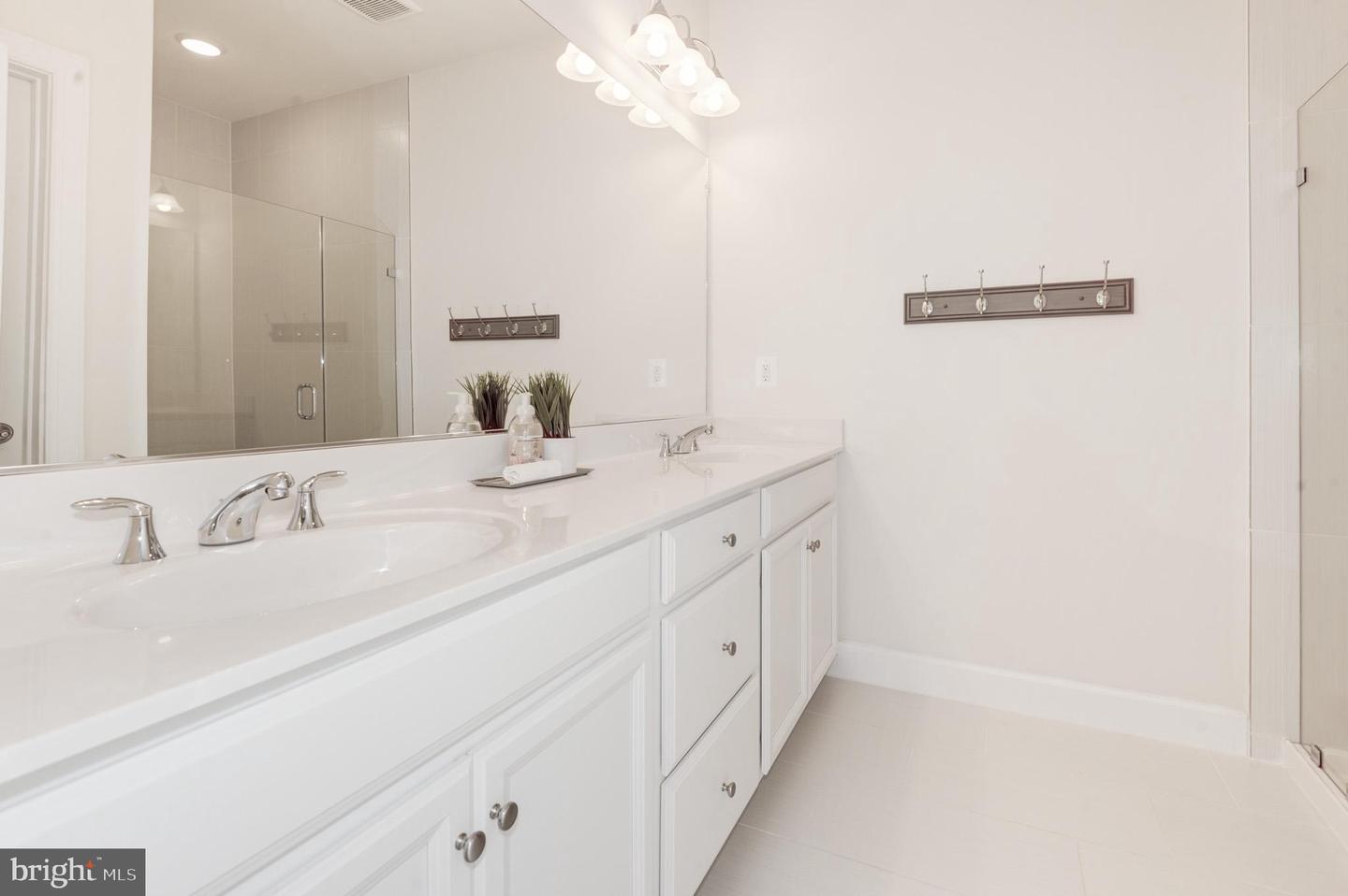 45332 DAVENO SQUARE
