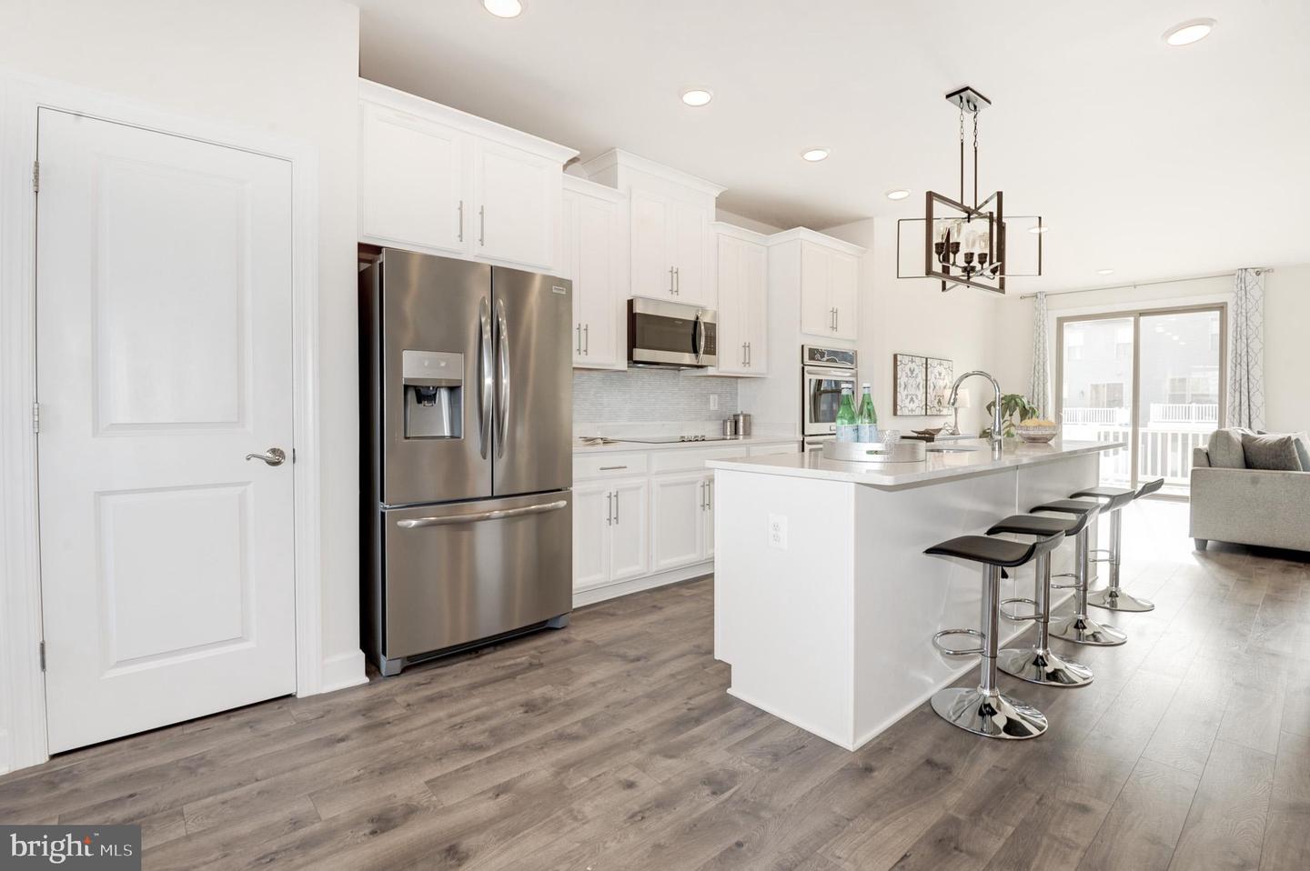 45332 DAVENO SQUARE