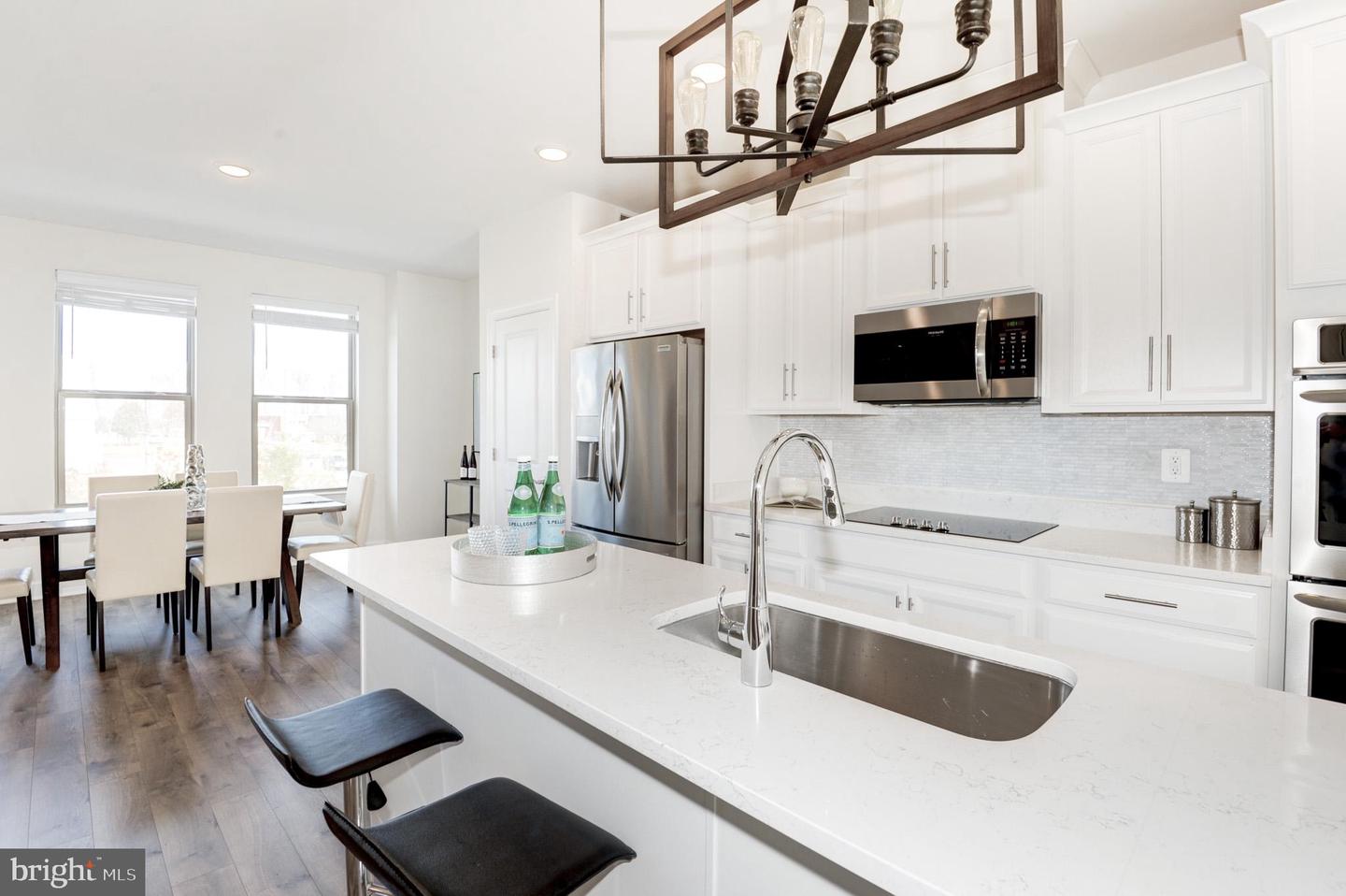 45332 DAVENO SQUARE