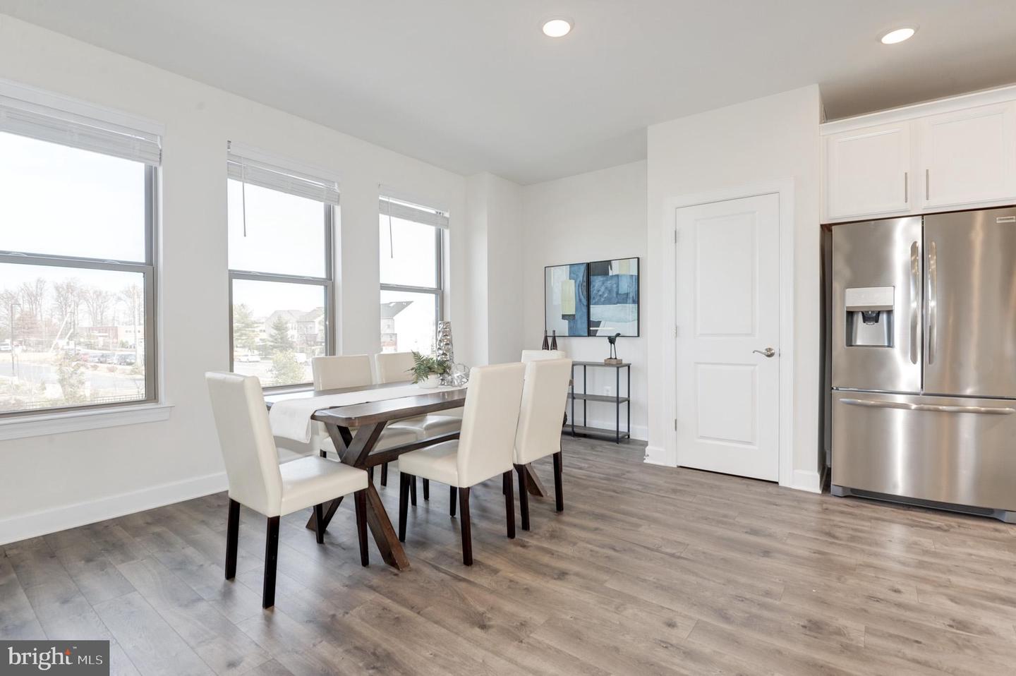 45332 DAVENO SQUARE