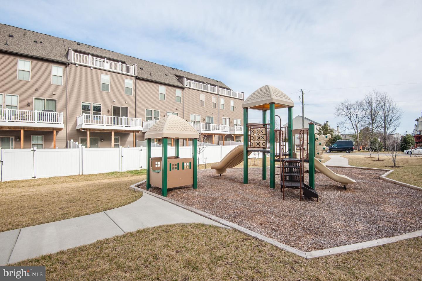 45332 DAVENO SQUARE