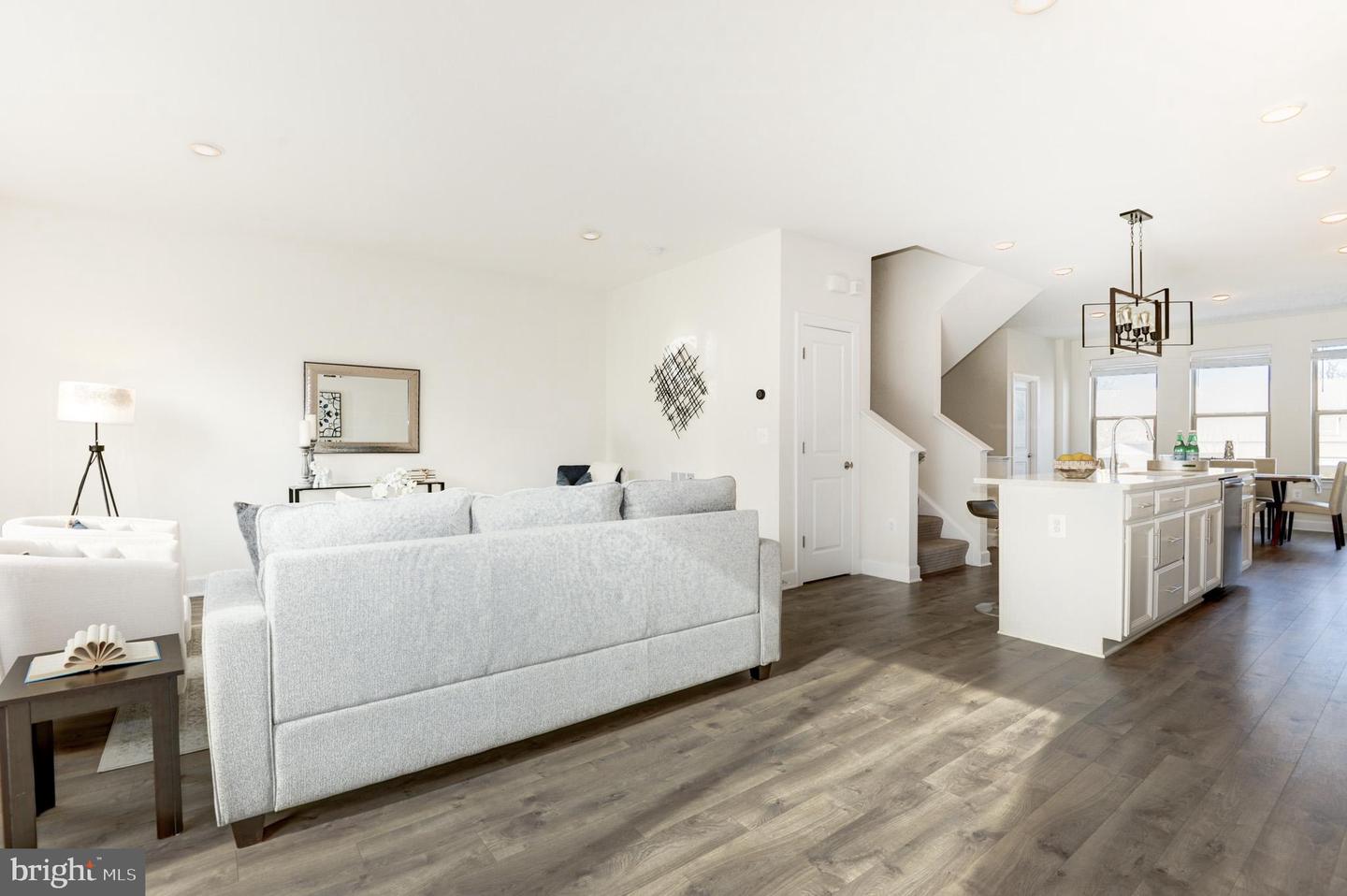 45332 DAVENO SQUARE
