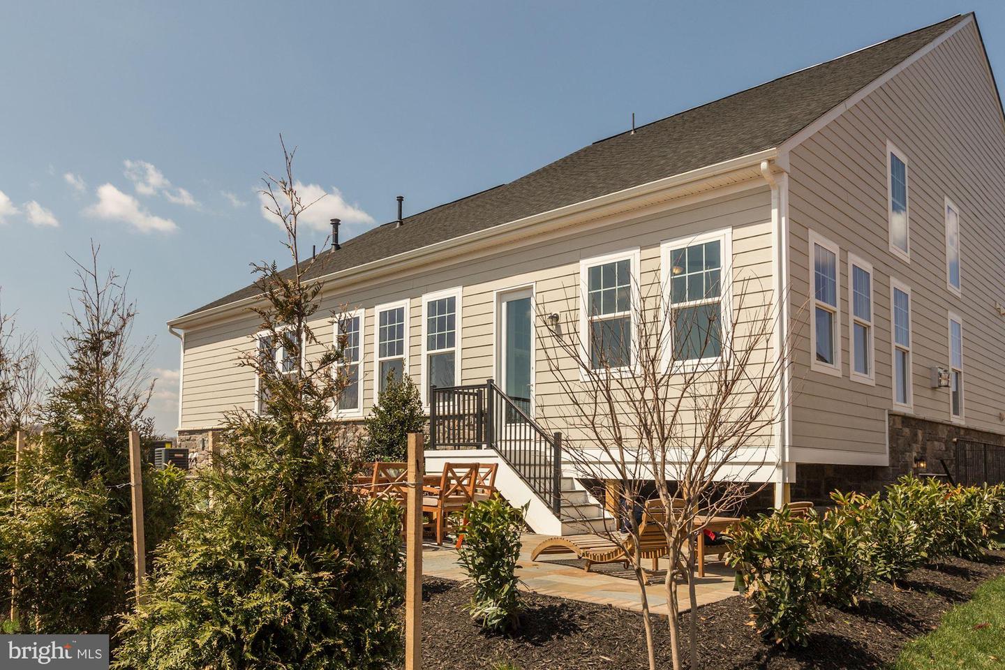 102 STOIC STREET SE
