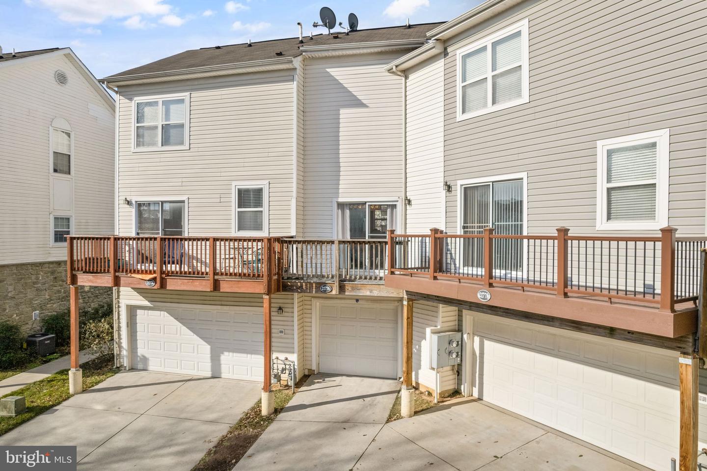 21776 DRAGONS GREEN SQUARE