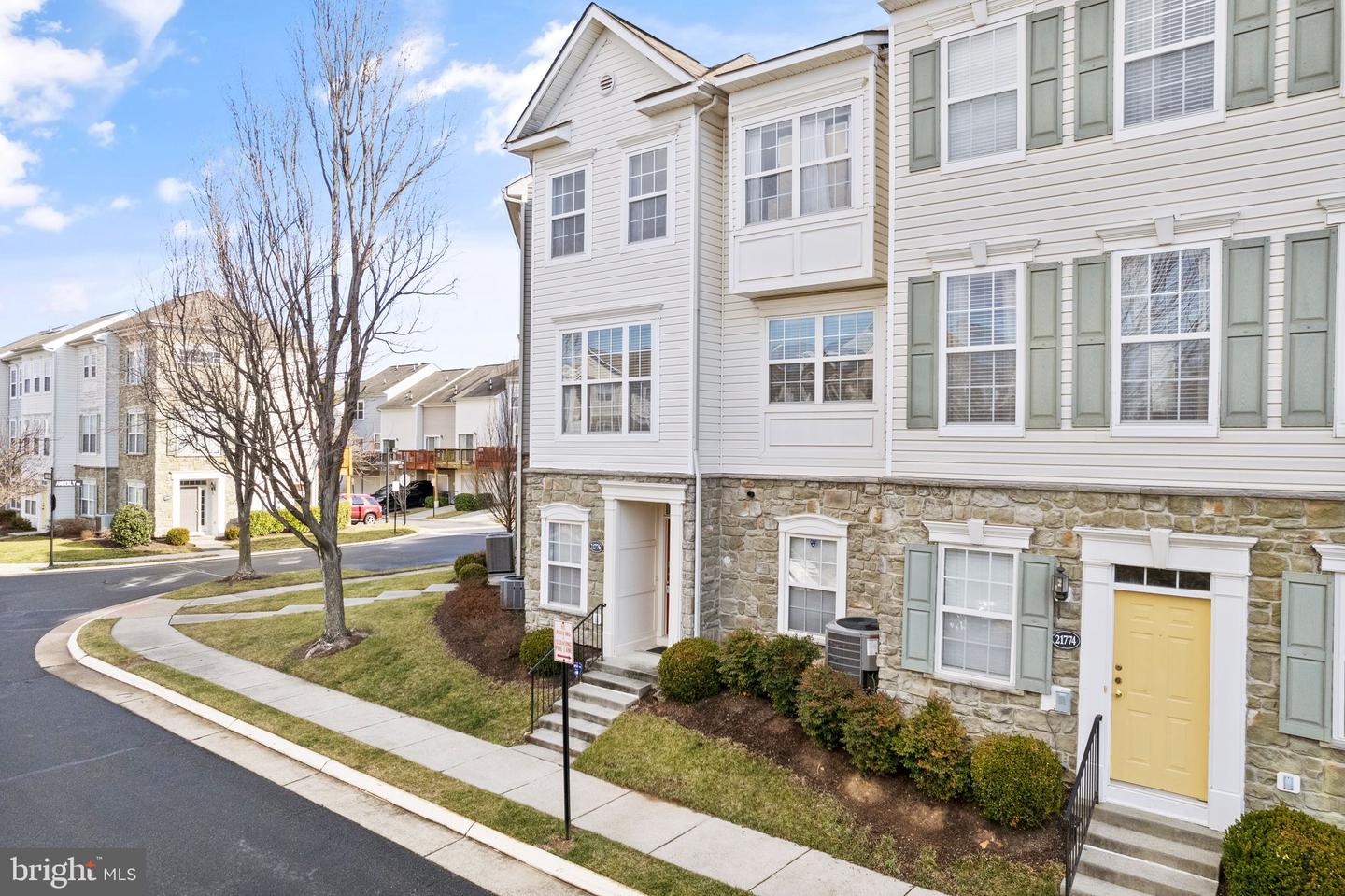 21776 DRAGONS GREEN SQUARE