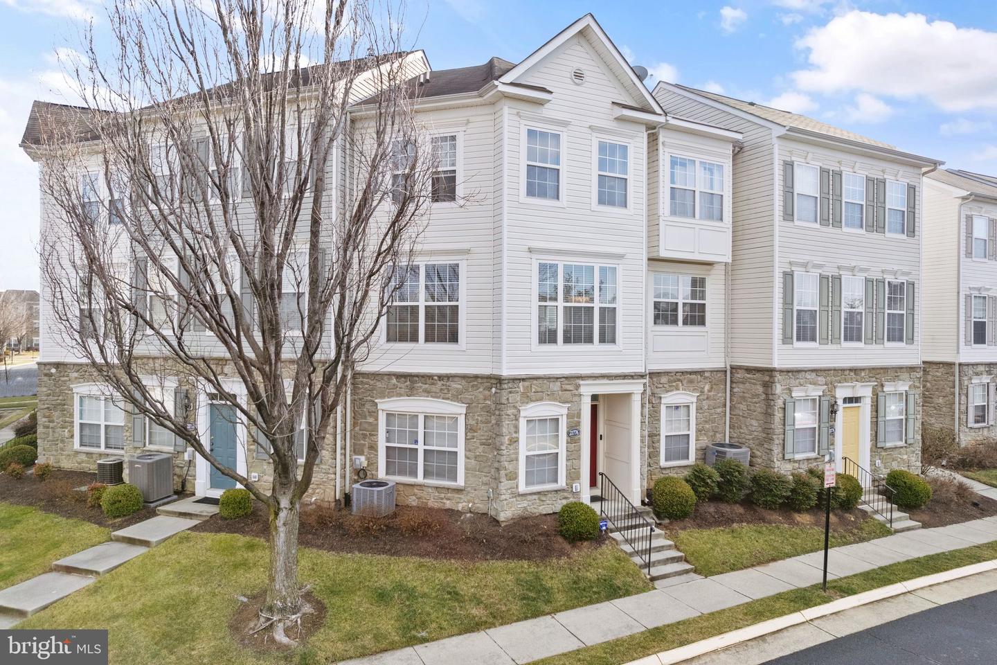21776 DRAGONS GREEN SQUARE