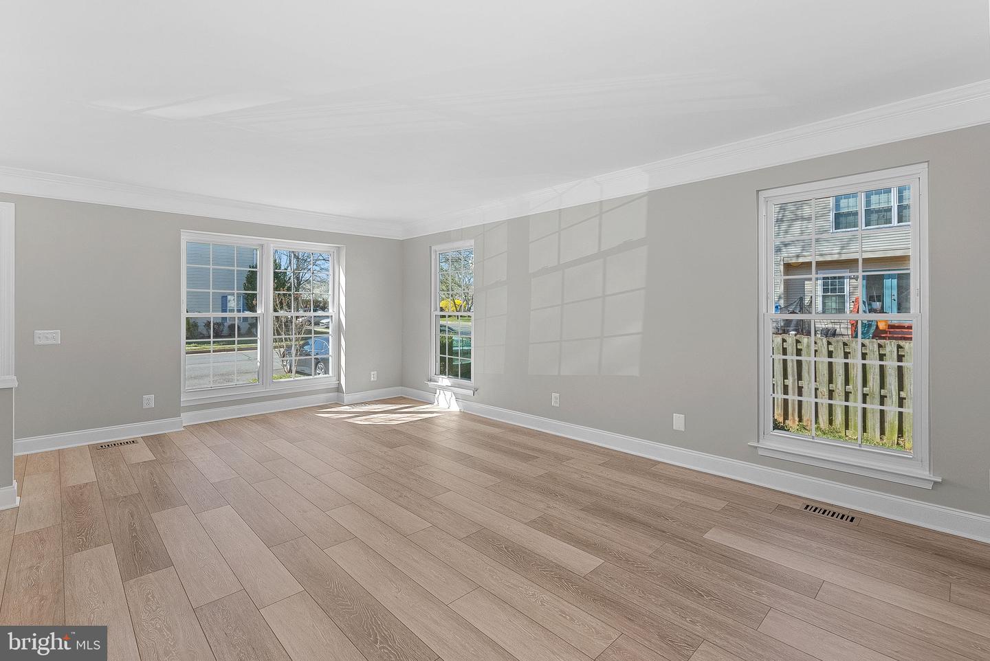 528 CURRANT TERRACE NE