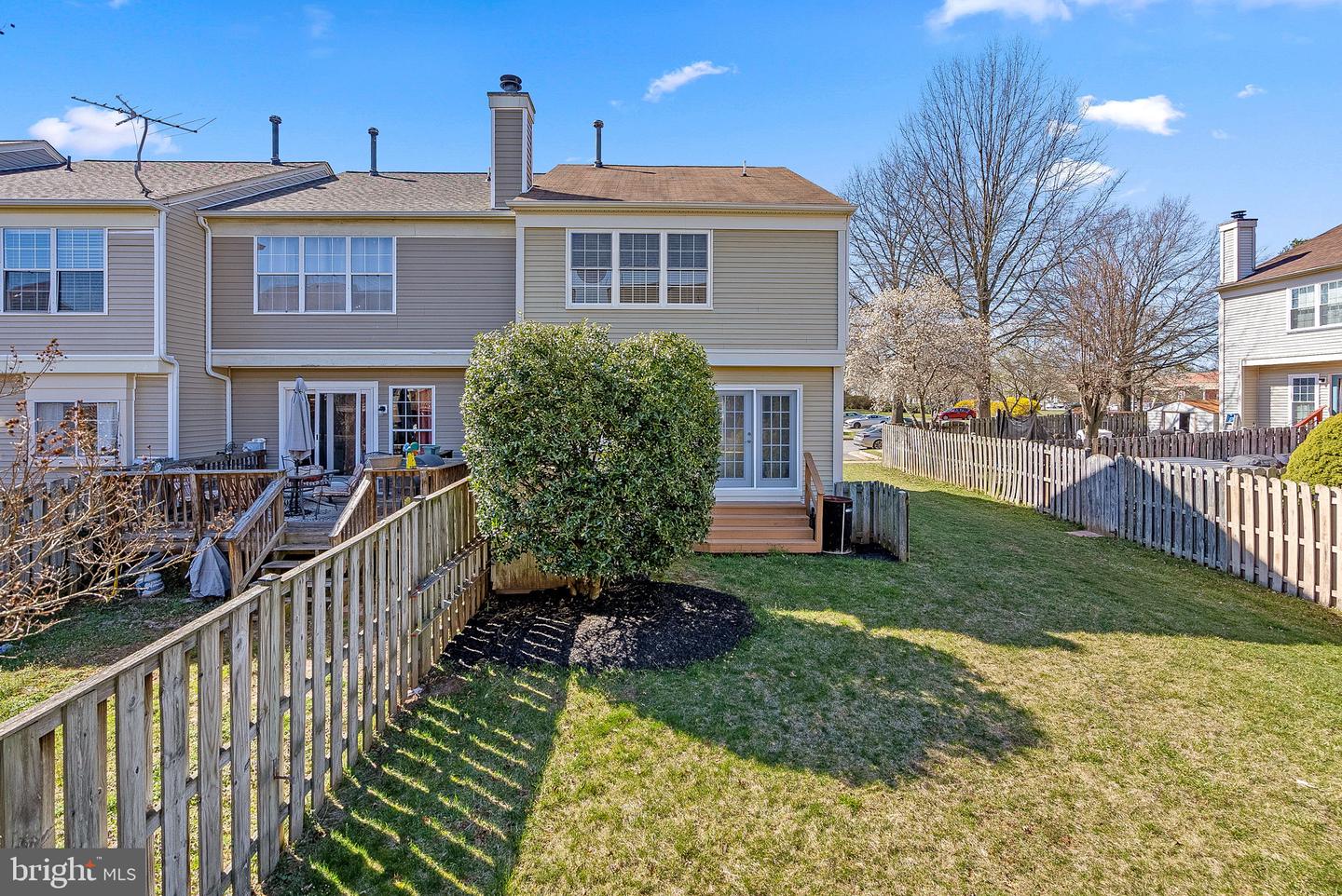 528 CURRANT TERRACE NE