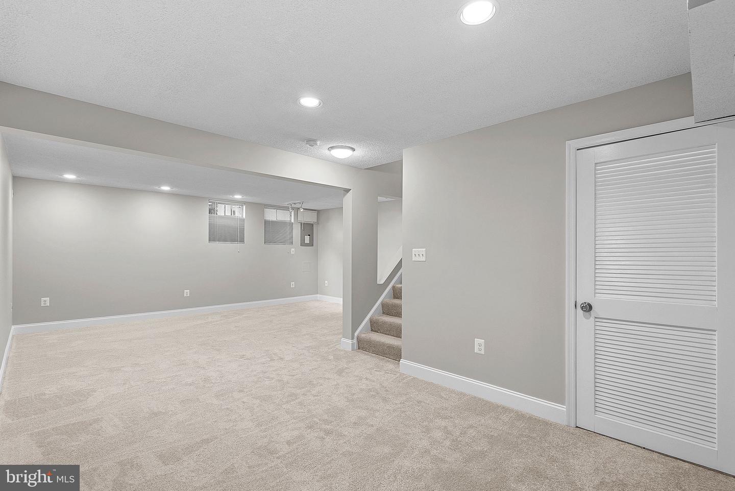 528 CURRANT TERRACE NE