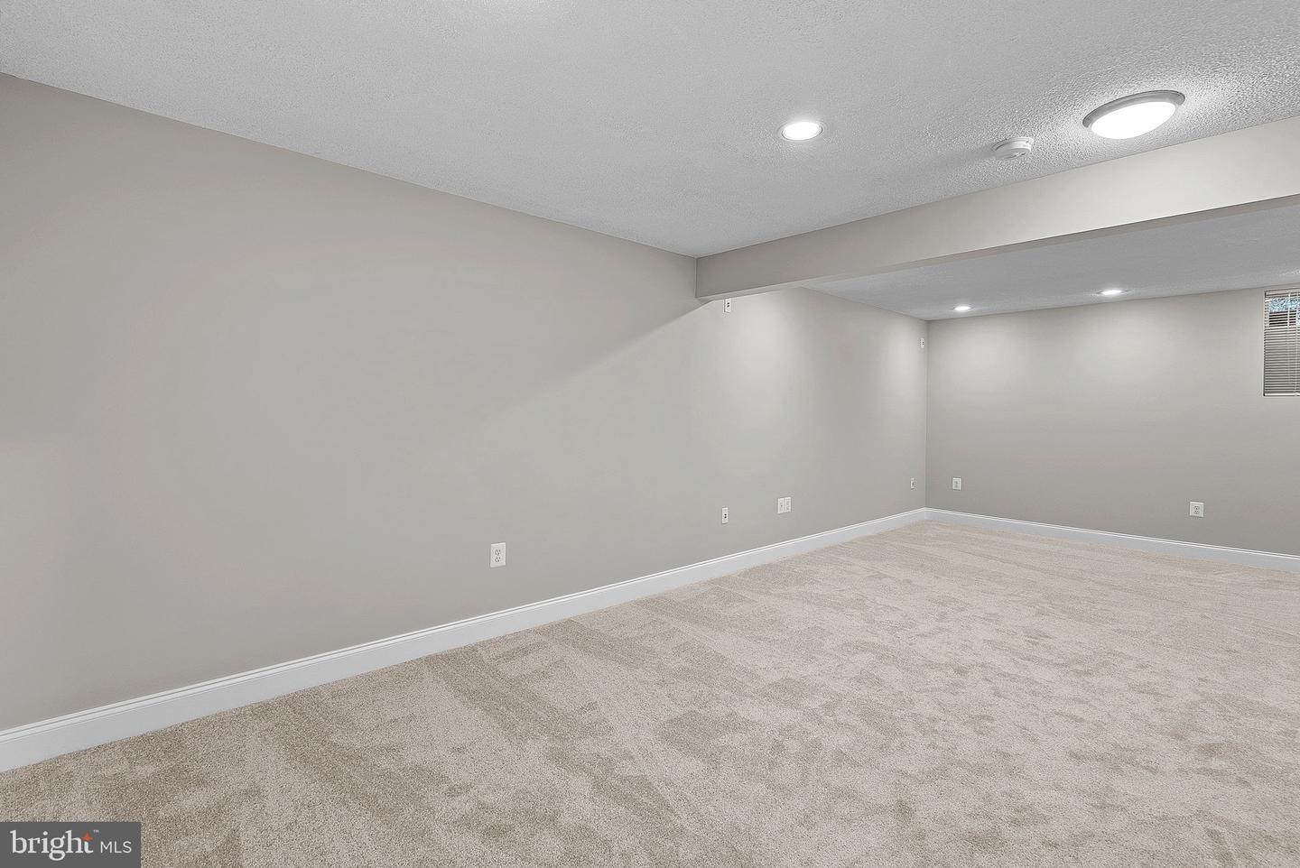 528 CURRANT TERRACE NE