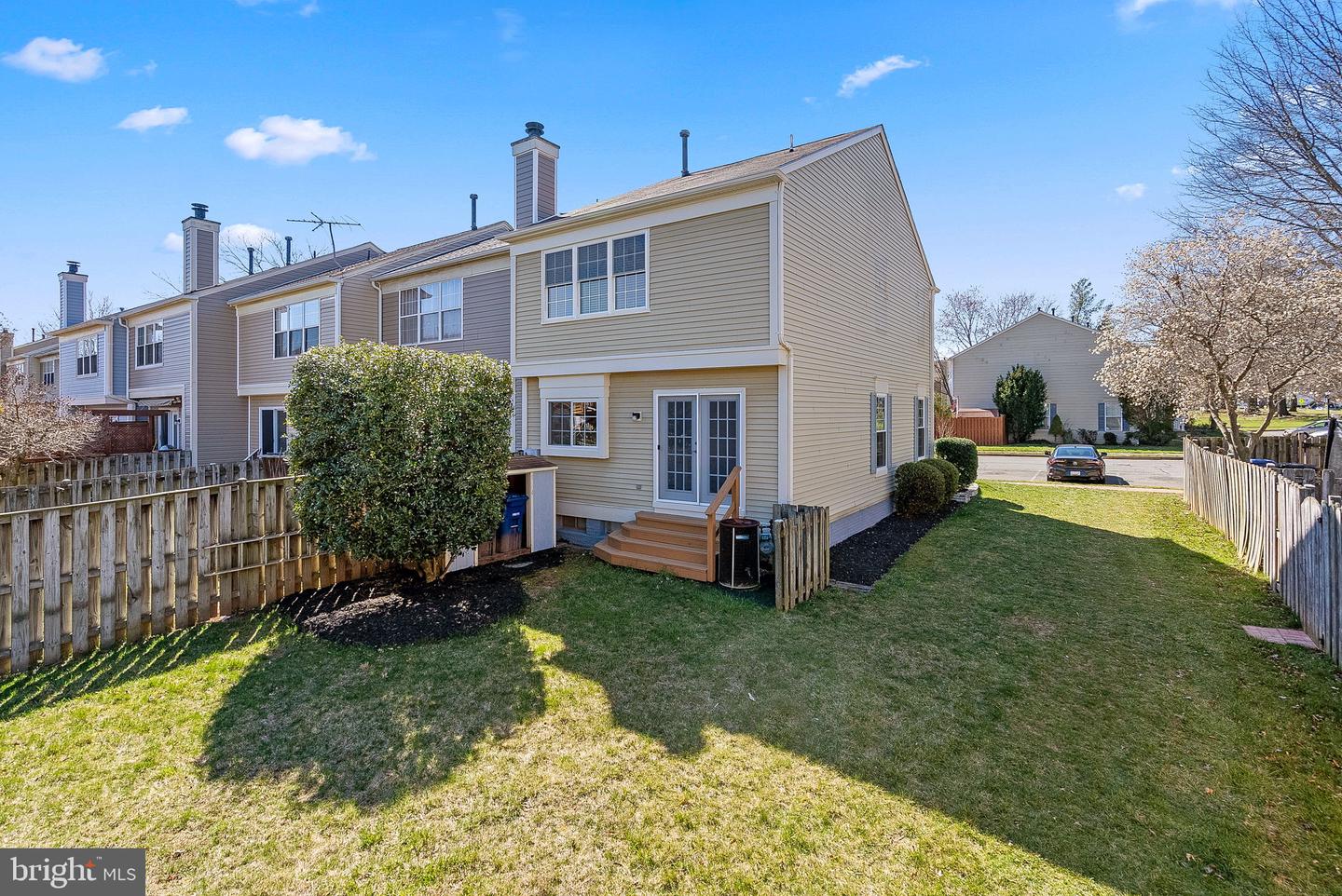 528 CURRANT TERRACE NE