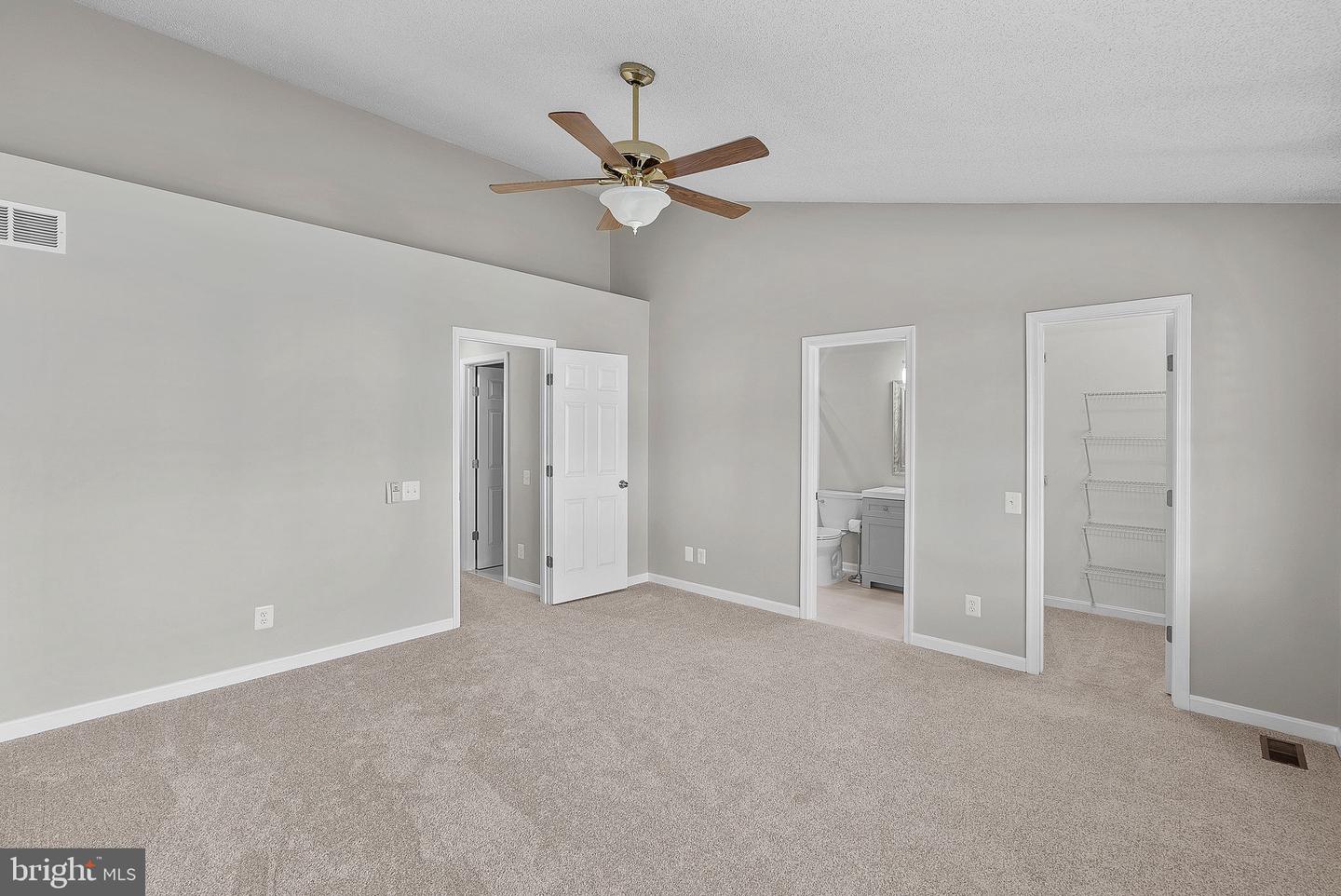 528 CURRANT TERRACE NE