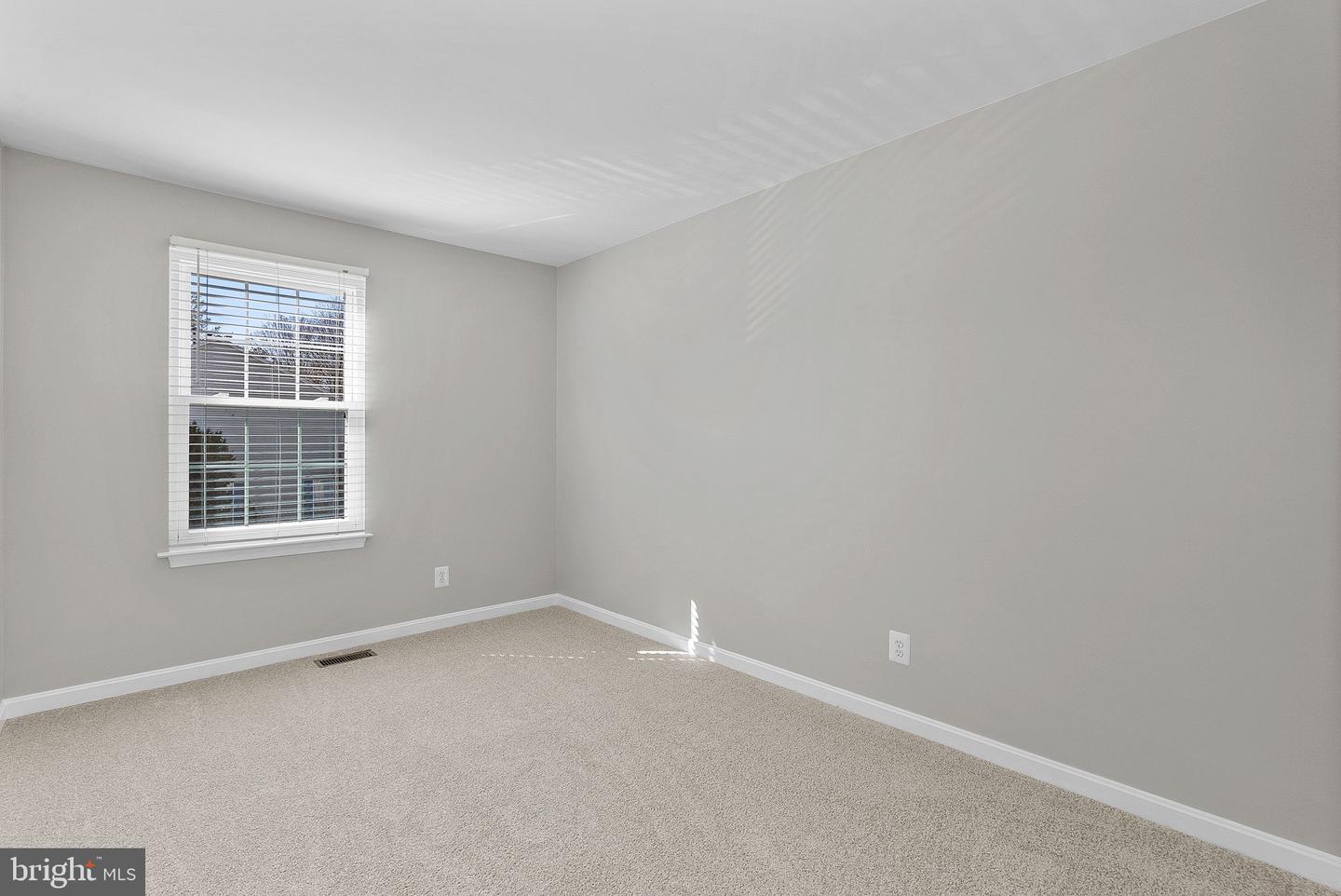 528 CURRANT TERRACE NE