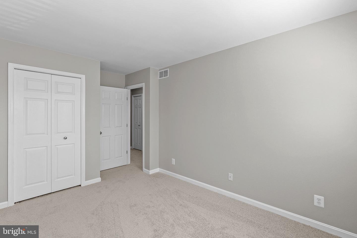 528 CURRANT TERRACE NE