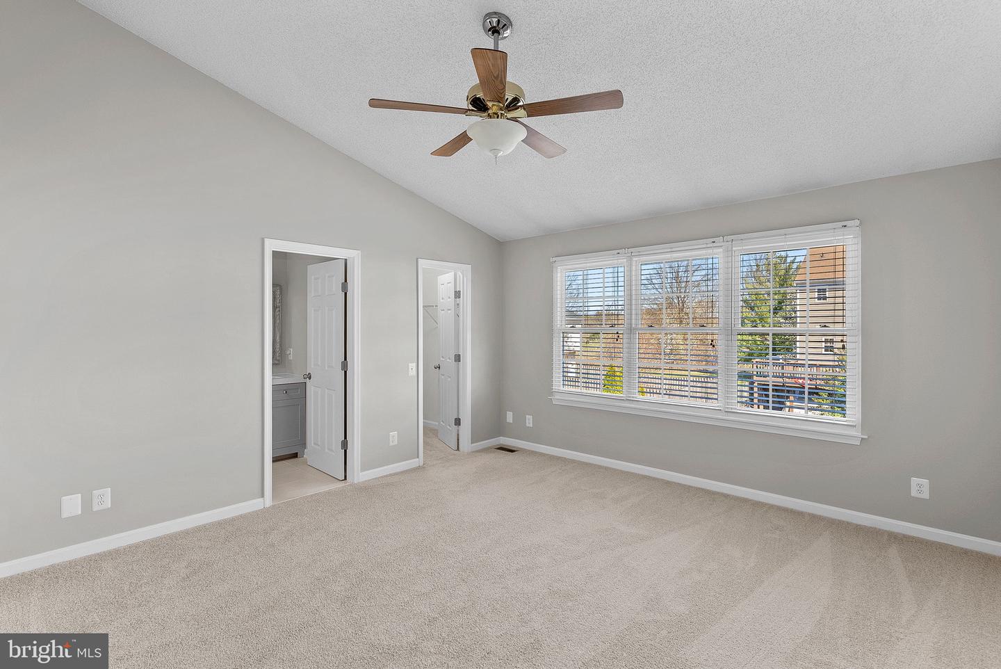 528 CURRANT TERRACE NE