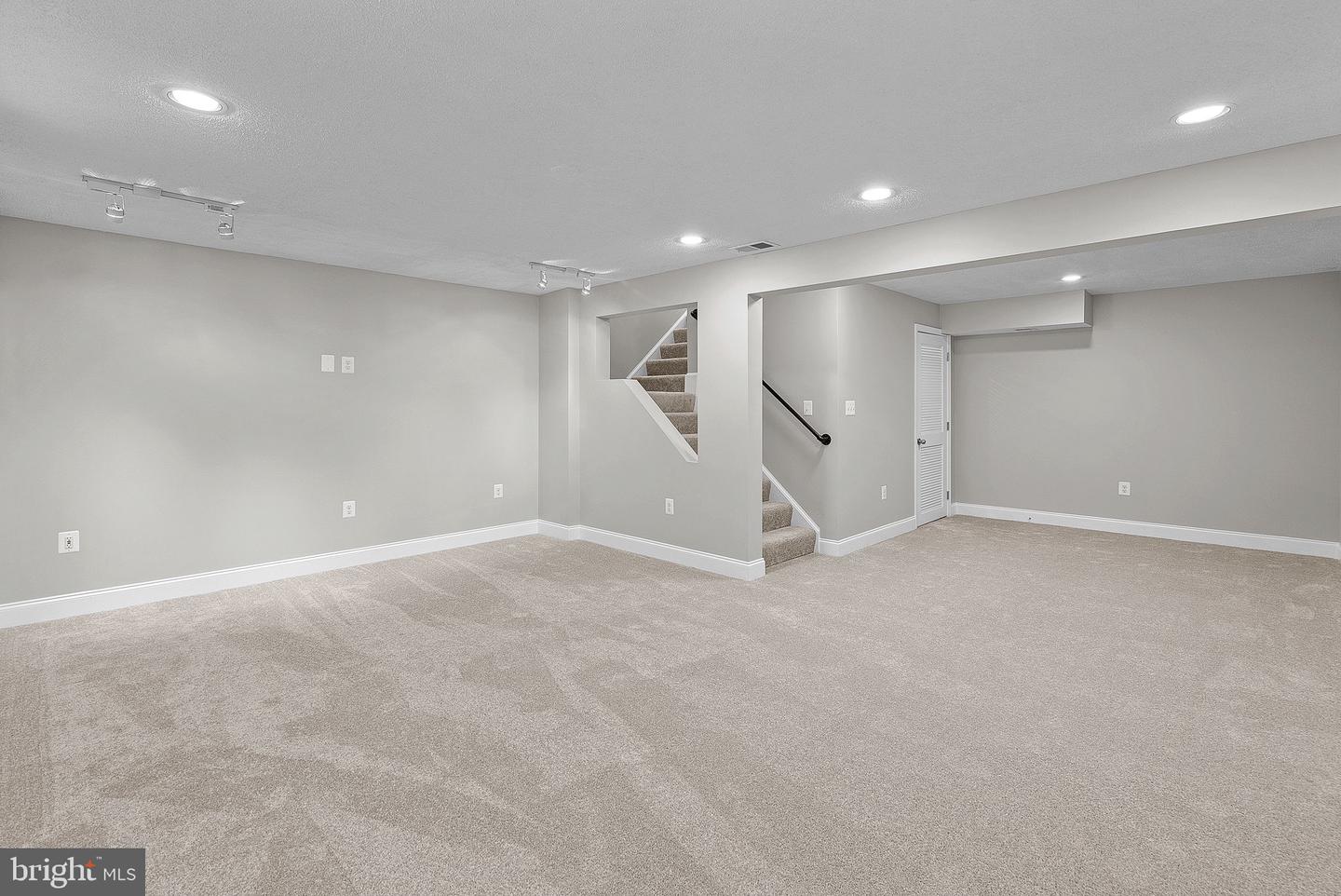 528 CURRANT TERRACE NE