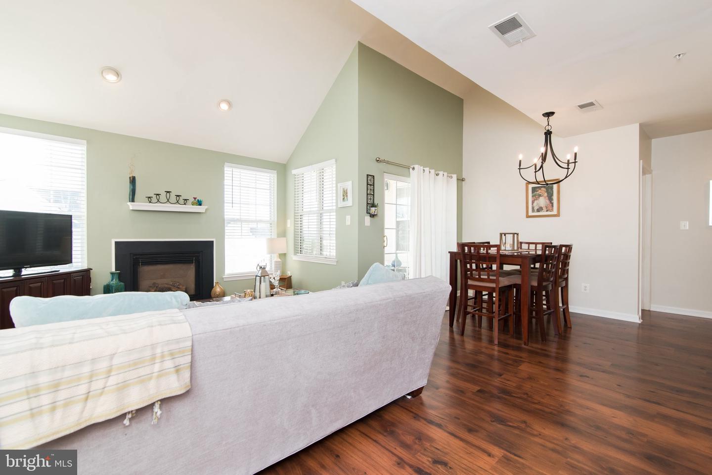 25340 LAKE MIST SQUARE Unit: 302