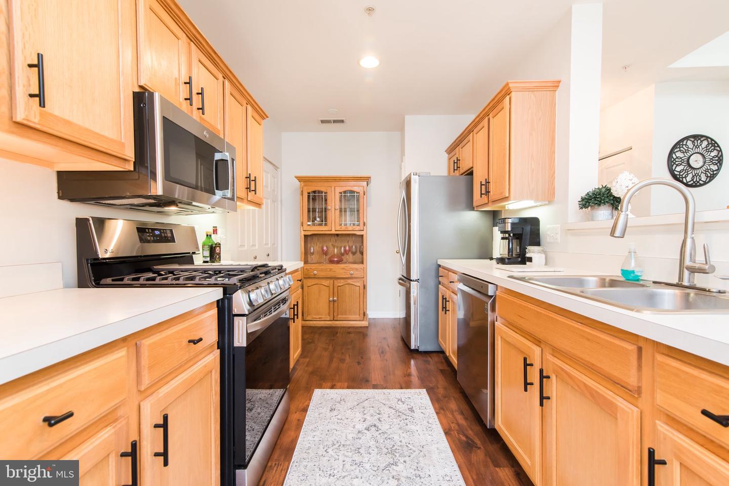 25340 LAKE MIST SQUARE Unit: 302