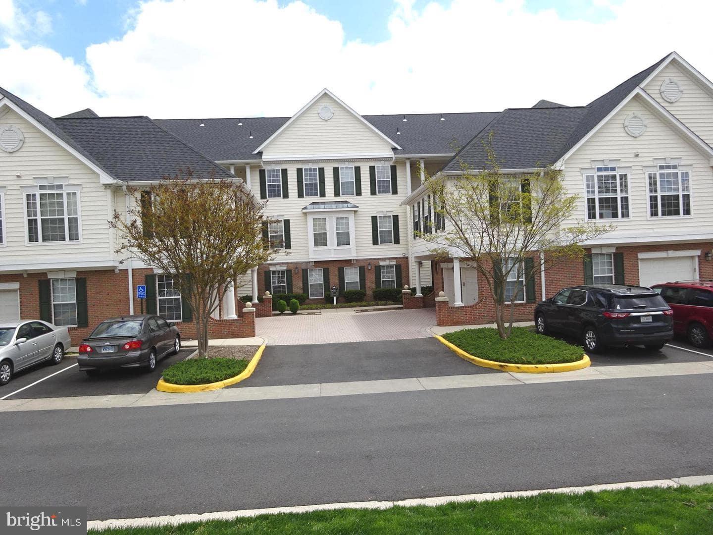25340 LAKE MIST SQUARE Unit: 302