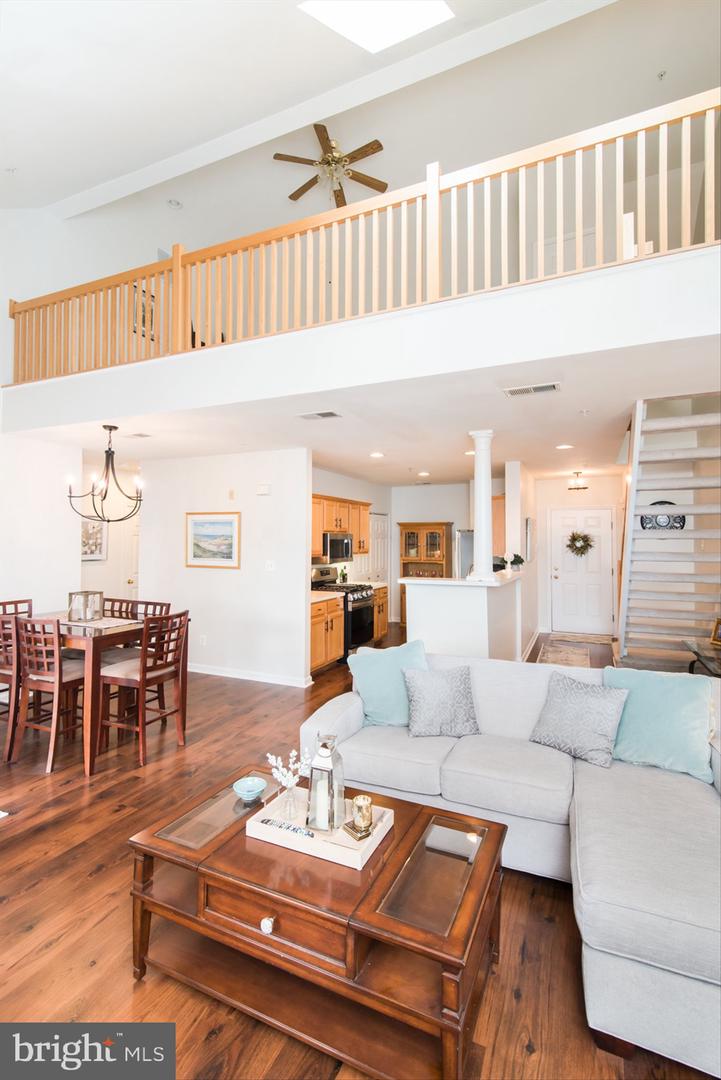 25340 LAKE MIST SQUARE Unit: 302