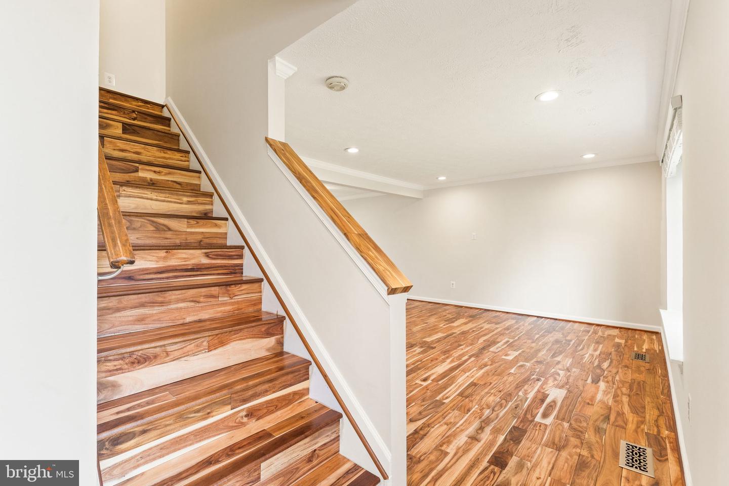 111 GOLD THORN WAY