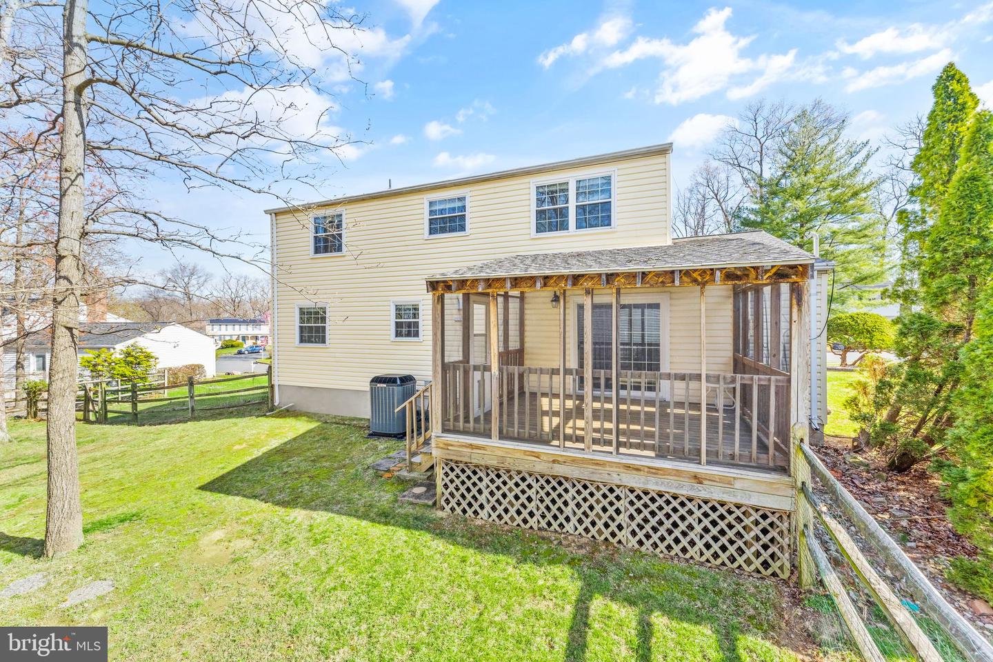 111 GOLD THORN WAY