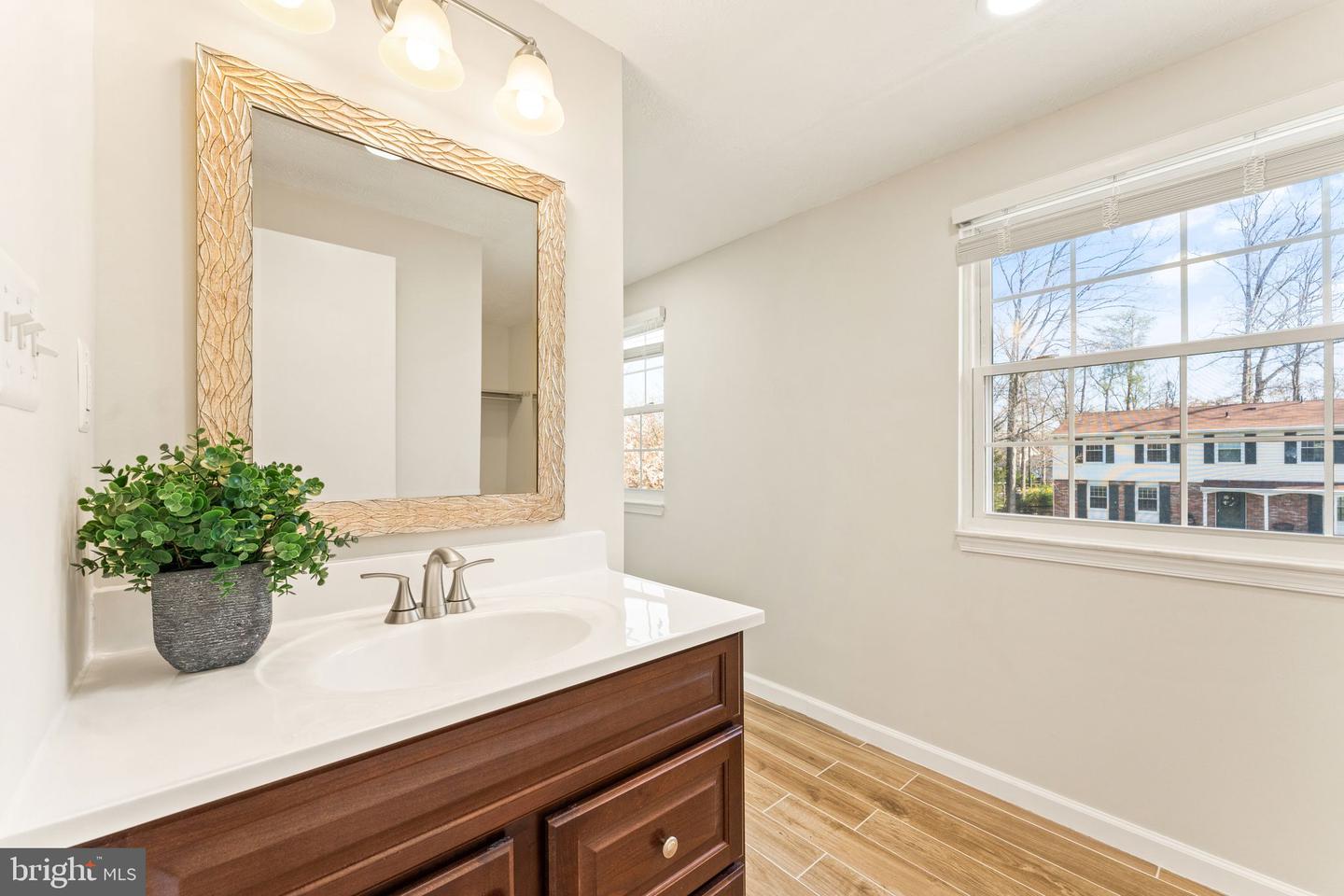 111 GOLD THORN WAY