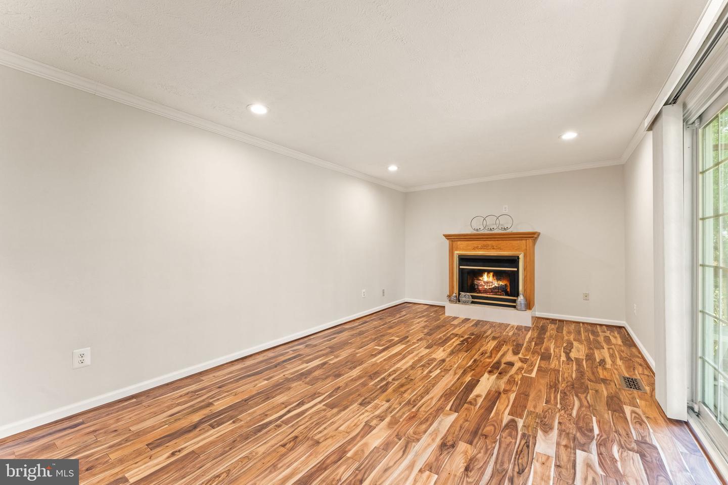 111 GOLD THORN WAY