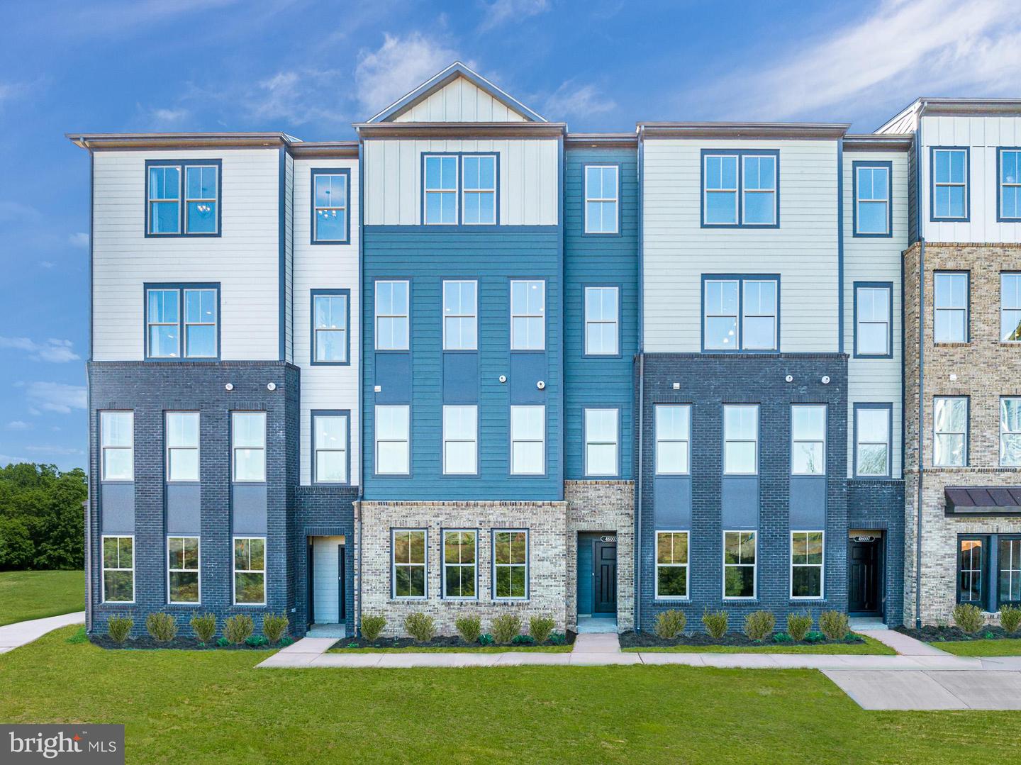 46055 WOODPECKER SQUARE