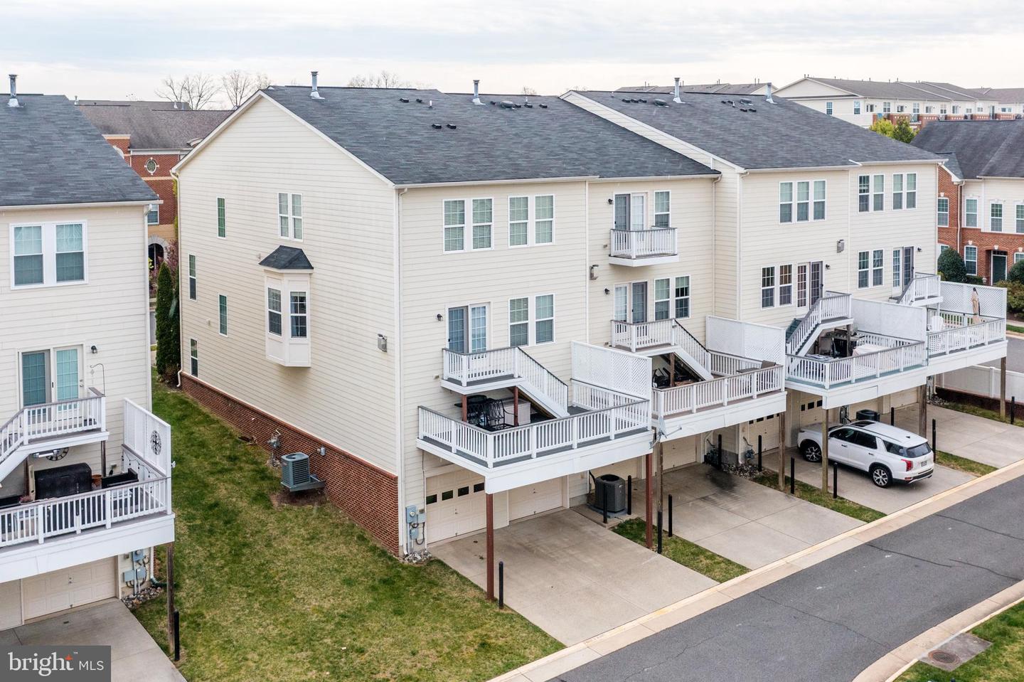 19379 COPPERMINE SQUARE