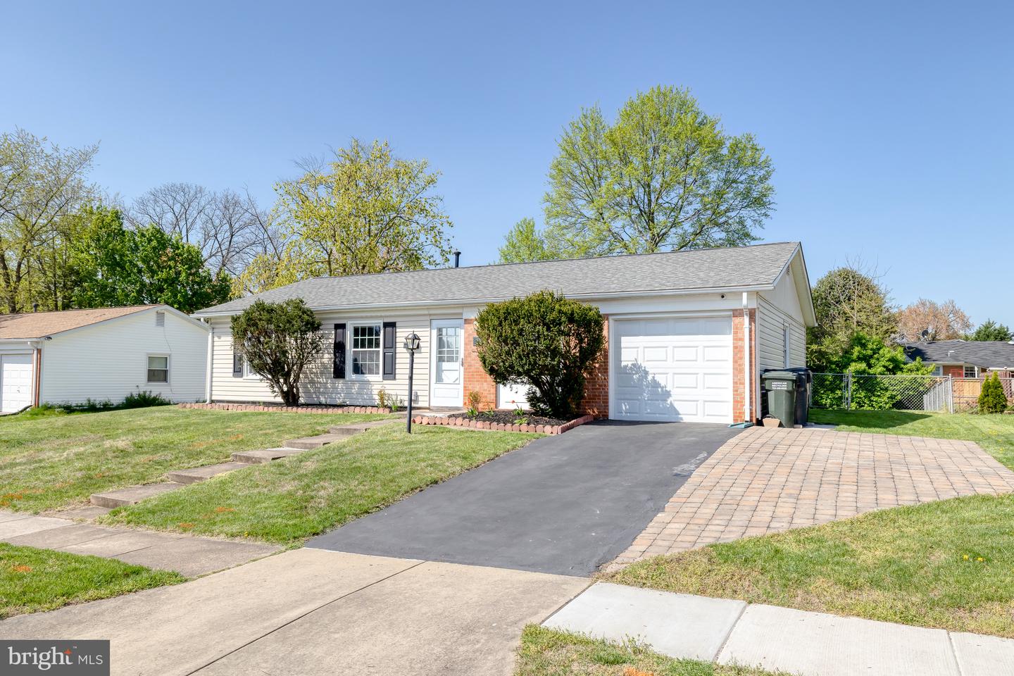 803 W MAPLE AVENUE W