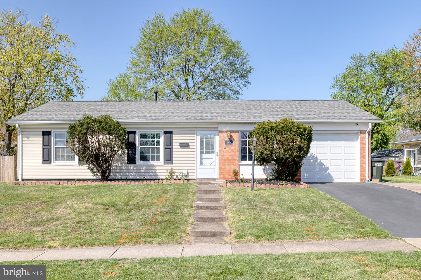 803 W MAPLE AVENUE W