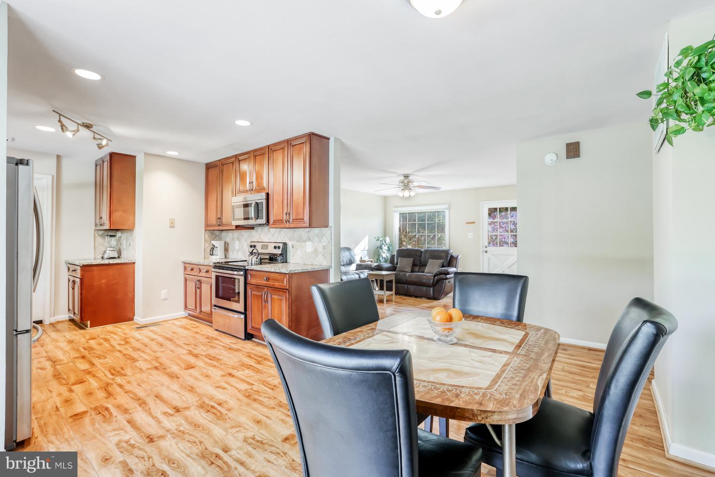 803 W MAPLE AVENUE W