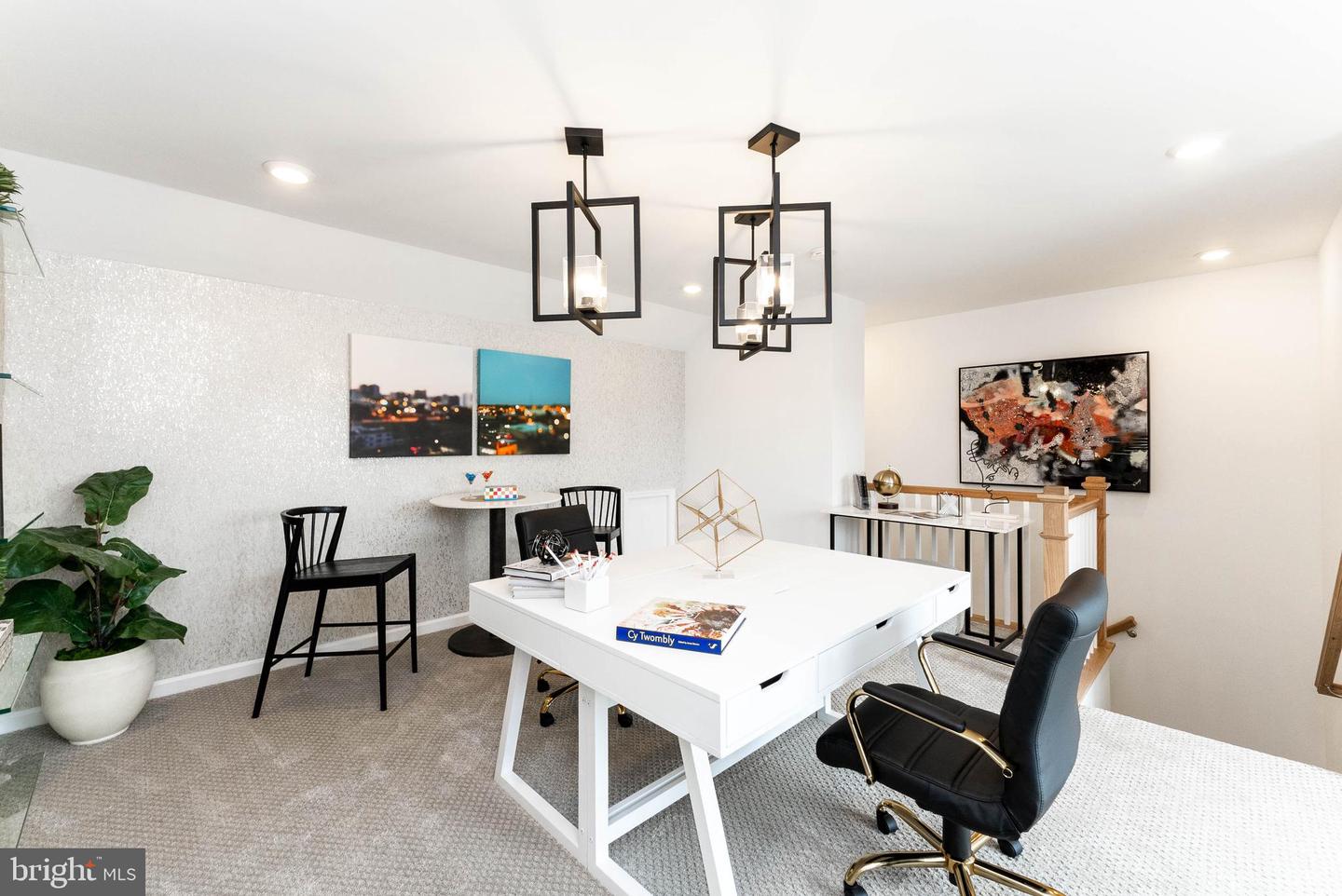 842 SAWBACK SQUARE NE