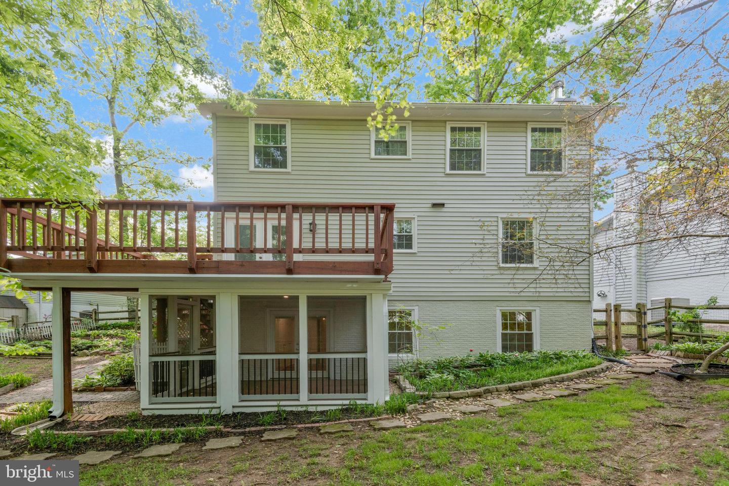 570 ROCKBRIDGE DRIVE SE