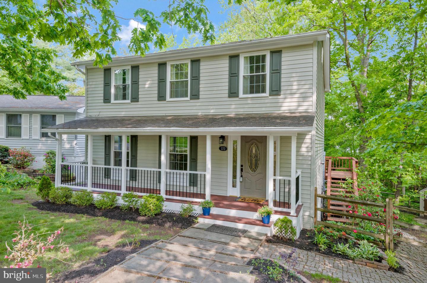 570 ROCKBRIDGE DRIVE SE