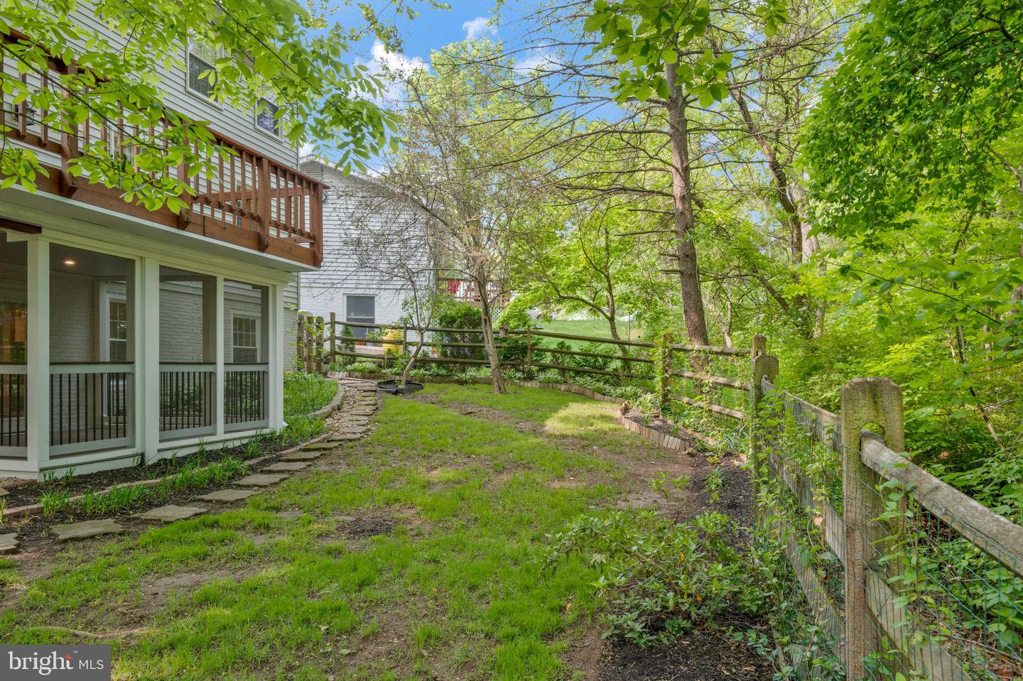 570 ROCKBRIDGE DRIVE SE